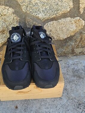 Nike Men's Black Low-Top Sneakers